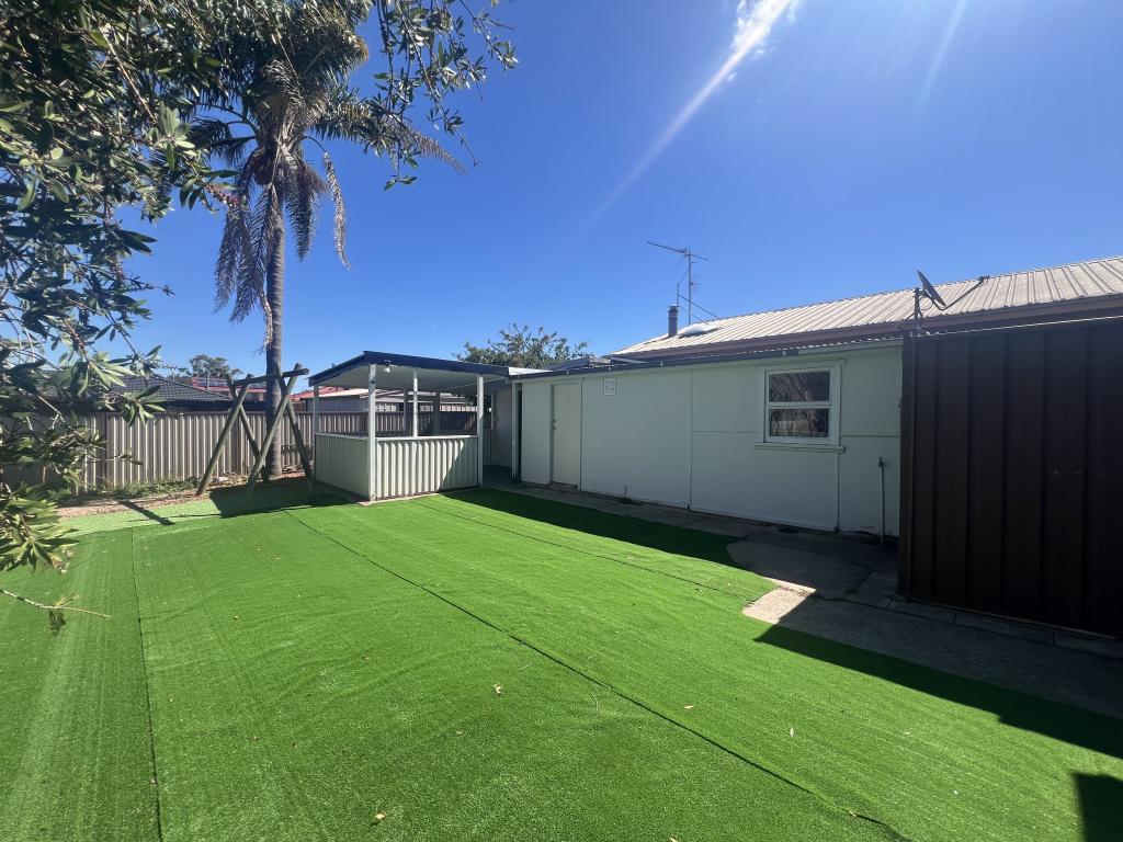 5a Guthega Pl, Bossley Park, NSW 2176