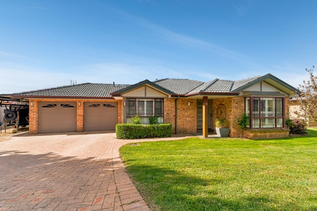 18 Maple Cres, Blayney, NSW 2799