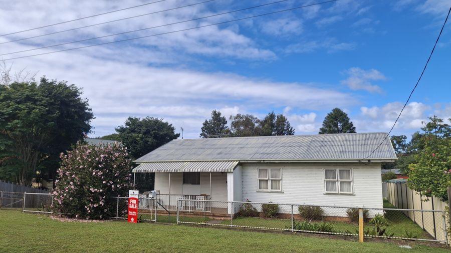 31 Curnow St, Crows Nest, QLD 4355