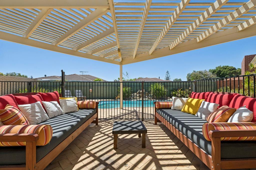 18 AYRES CRES, LANCELIN, WA 6044