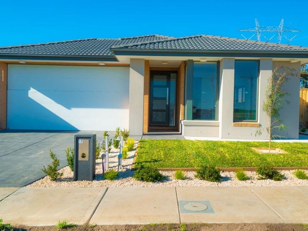 17 KELAN ST, CLYDE NORTH, VIC 3978