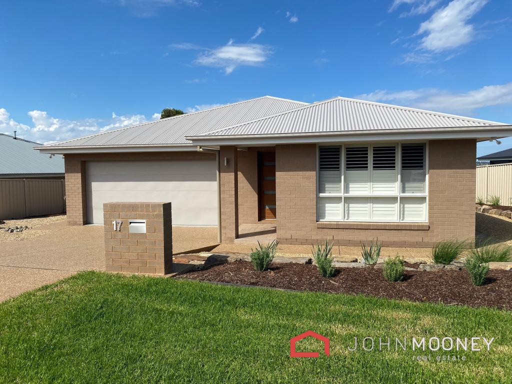 17 Kentucky Cres, Gobbagombalin, NSW 2650