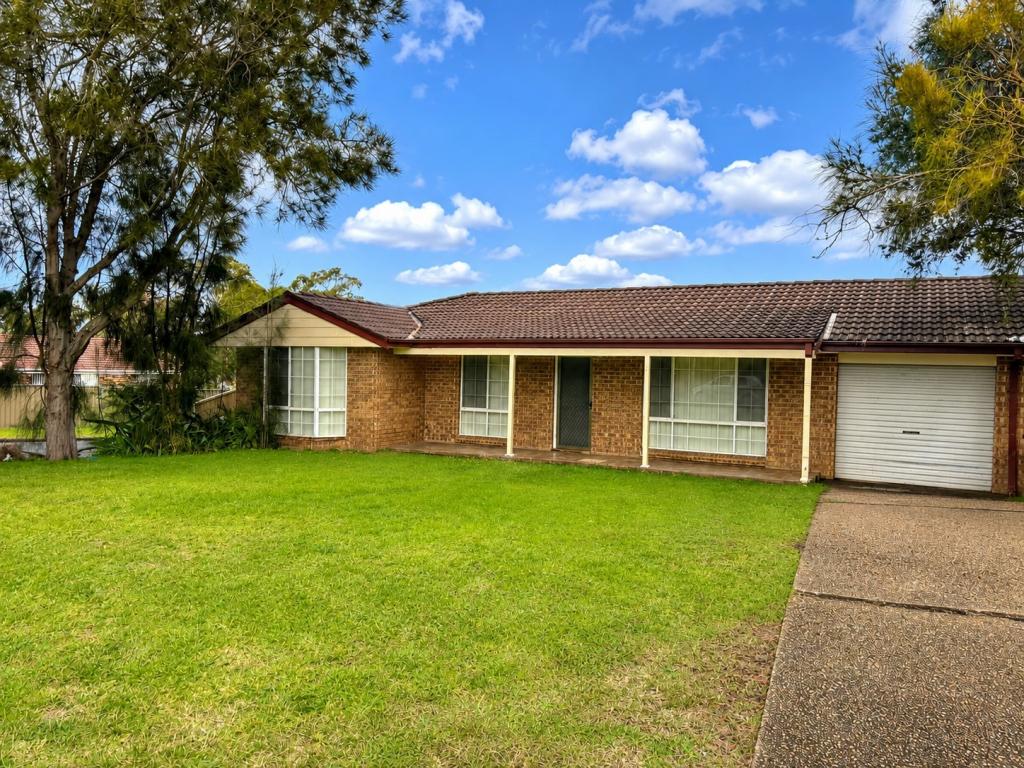 13 Greengate Rd, St Helens Park, NSW 2560
