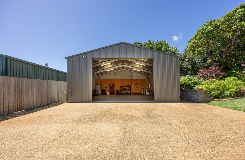 8 Worthington St, West Gladstone, QLD 4680