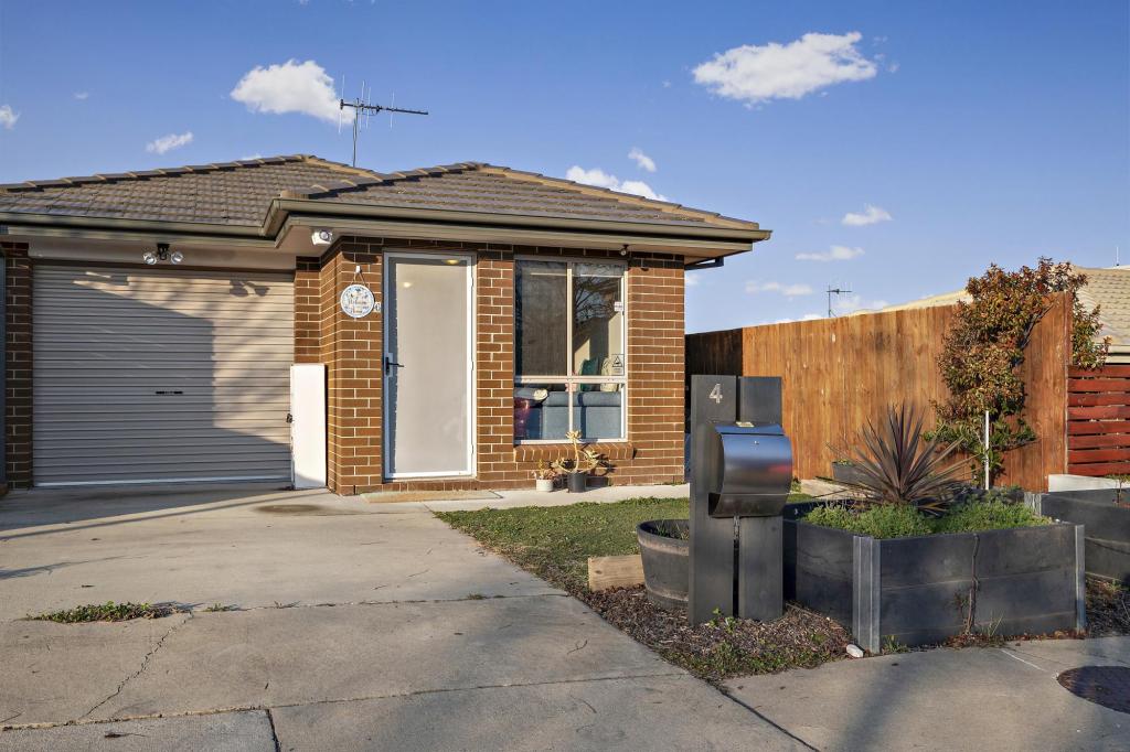 4 ROCKWOOD ST, CASEY, ACT 2913