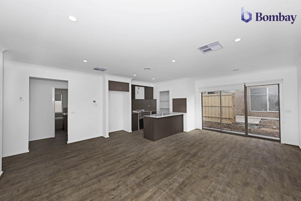 8 Puckle Ave, Mickleham, VIC 3064