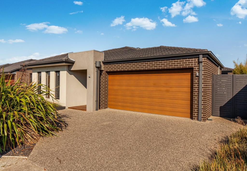 13 CASCADE AVE, WALLAN, VIC 3756