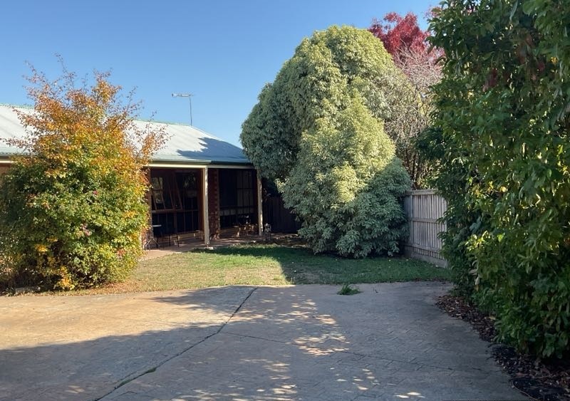 2/261 STATION RD, NEW GISBORNE, VIC 3438