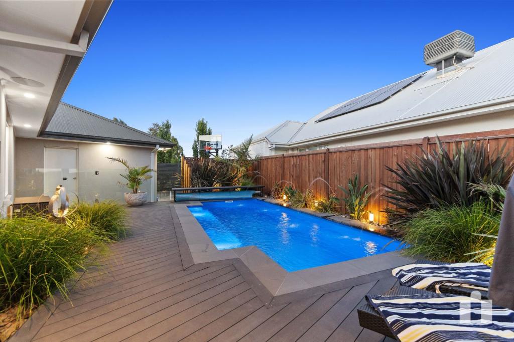 10 Cycad Ave, Donnybrook, VIC 3064