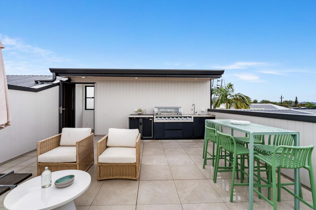 2/124 Sunshine Pde, Miami, QLD 4220
