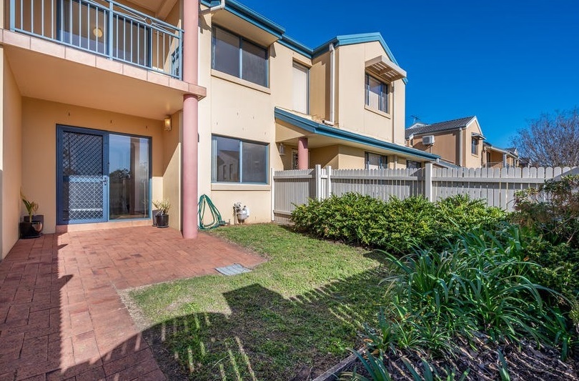 2/22 Churchill Cct, Hamilton South, NSW 2303