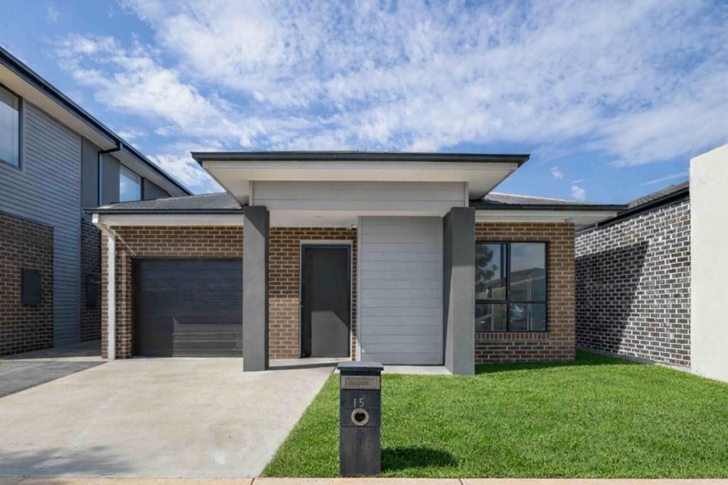15 Yeoman St, Melton South, VIC 3338
