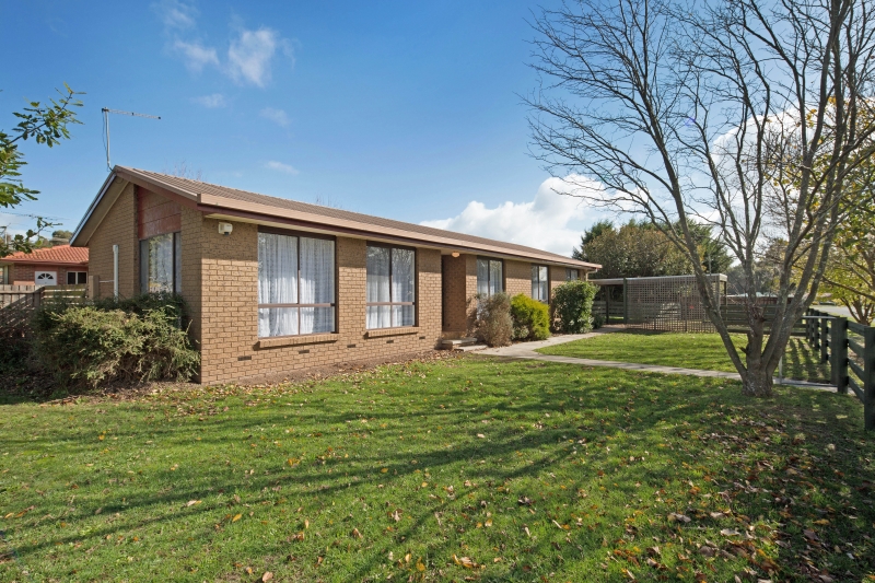 22 Manifold Rd, Woodend, VIC 3442