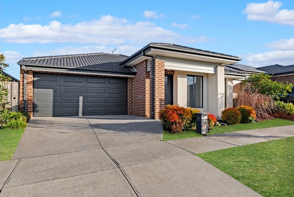 22 Carisbrooke Way, Clyde North, VIC 3978