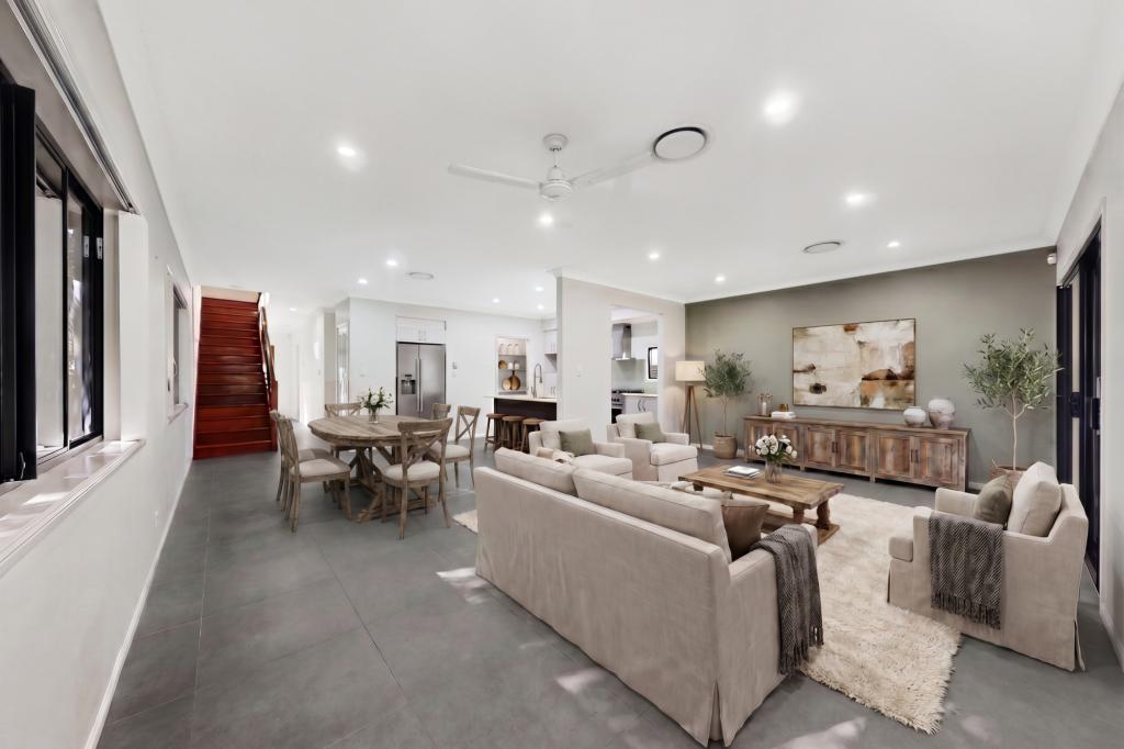 19 Ennever St, Bardon, QLD 4065