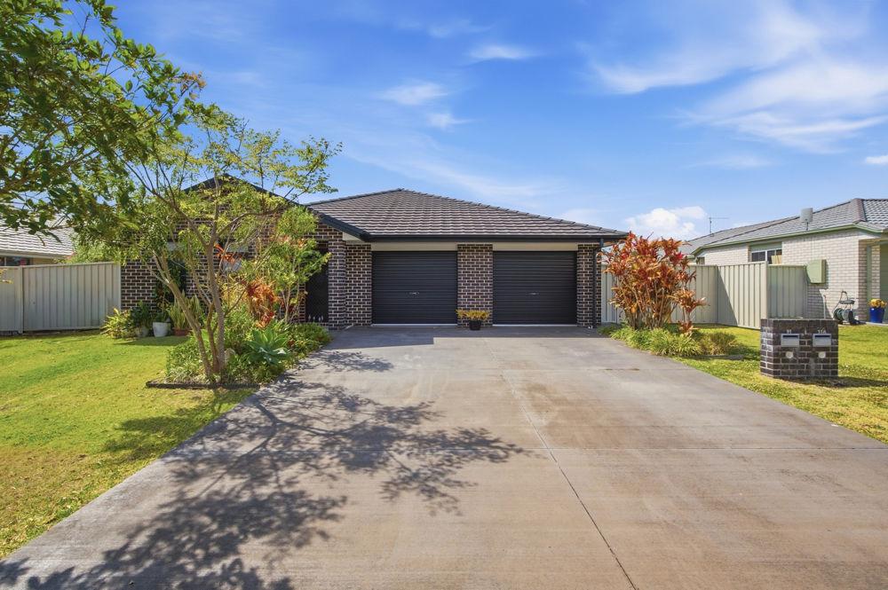 11-11a Seabeach St, Sandy Beach, NSW 2456