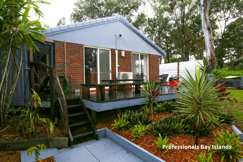 12 Blue Waters Cres, Macleay Island, QLD 4184