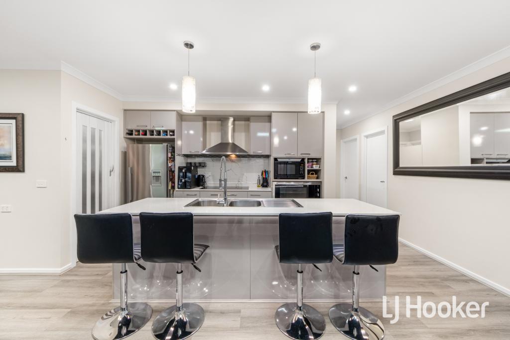 24 Tahitian Tce, Point Cook, VIC 3030