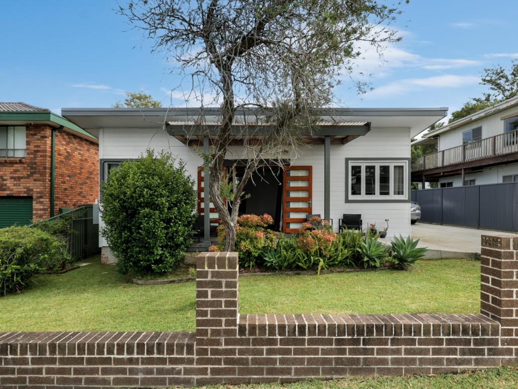 4 Eighth Ave, Toukley, NSW 2263