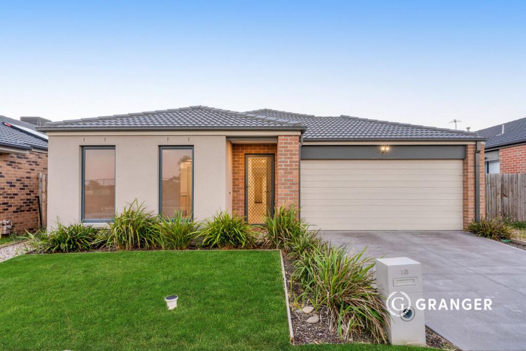 18 MACKINAC AVE, WALLAN, VIC 3756