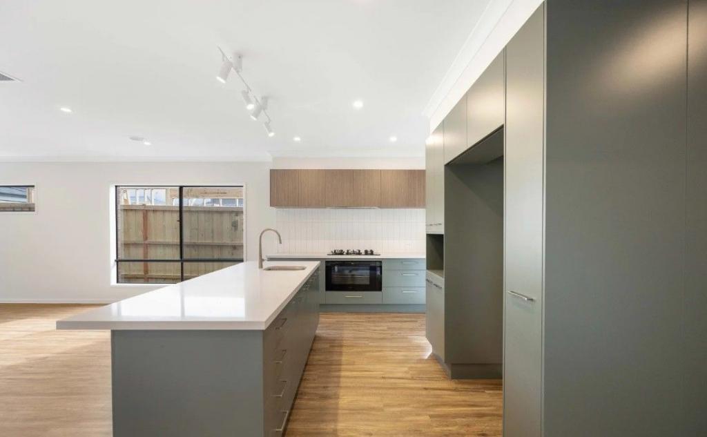 14 Cool St, Sunbury, VIC 3429