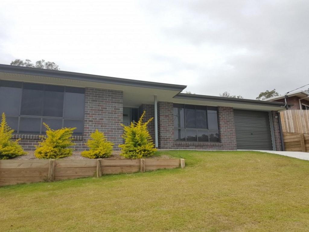 39 Flounder Cres, Toolooa, QLD 4680