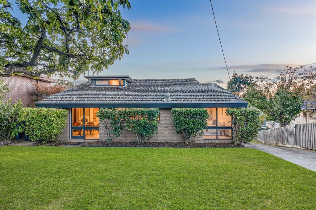 18 Burgundy Dr, Doncaster, VIC 3108