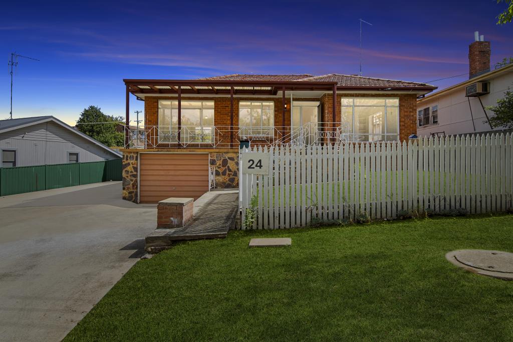 24 Sunnybar Pde, Karabar, NSW 2620