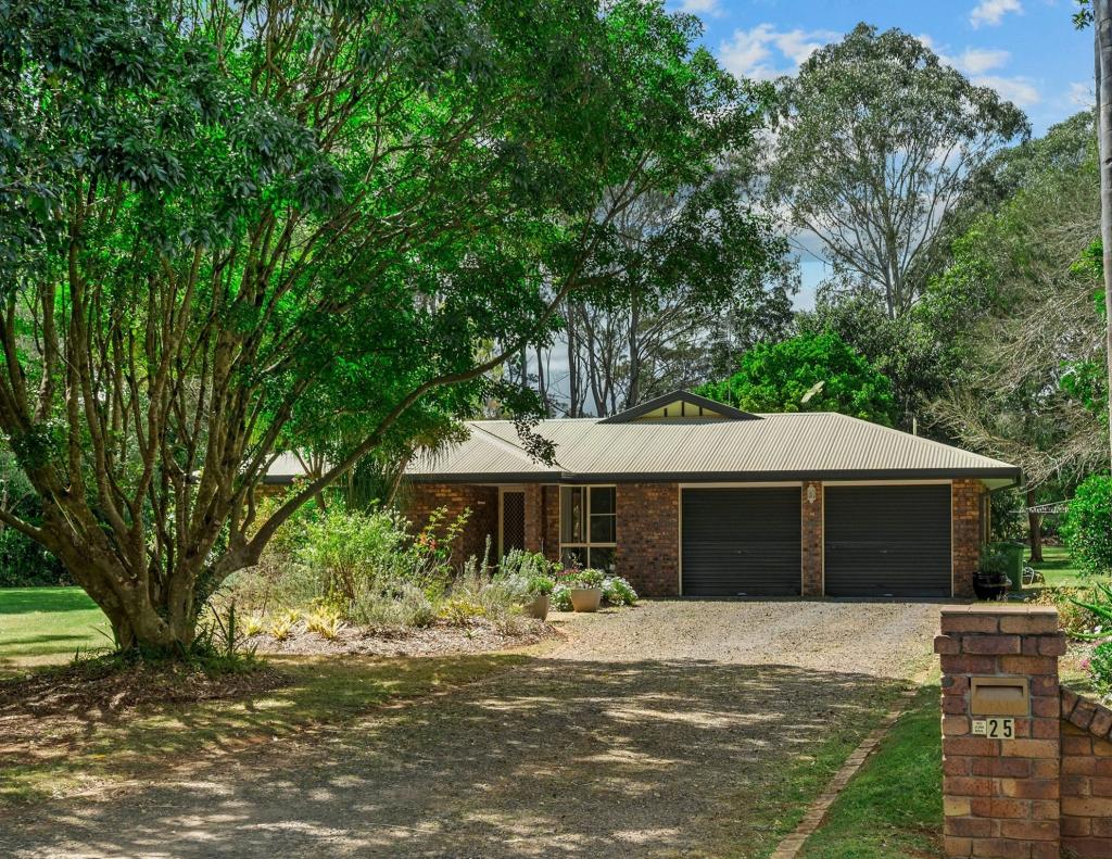 25 Blue Gum Dr, Highfields, QLD 4352