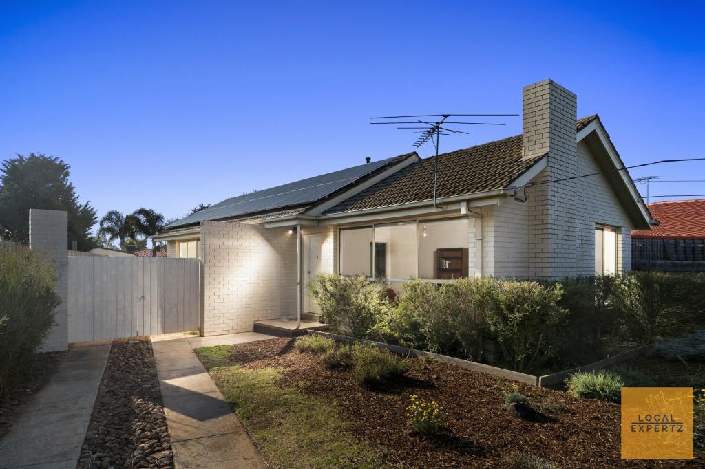 24 MORRIS ST, MELTON SOUTH, VIC 3338