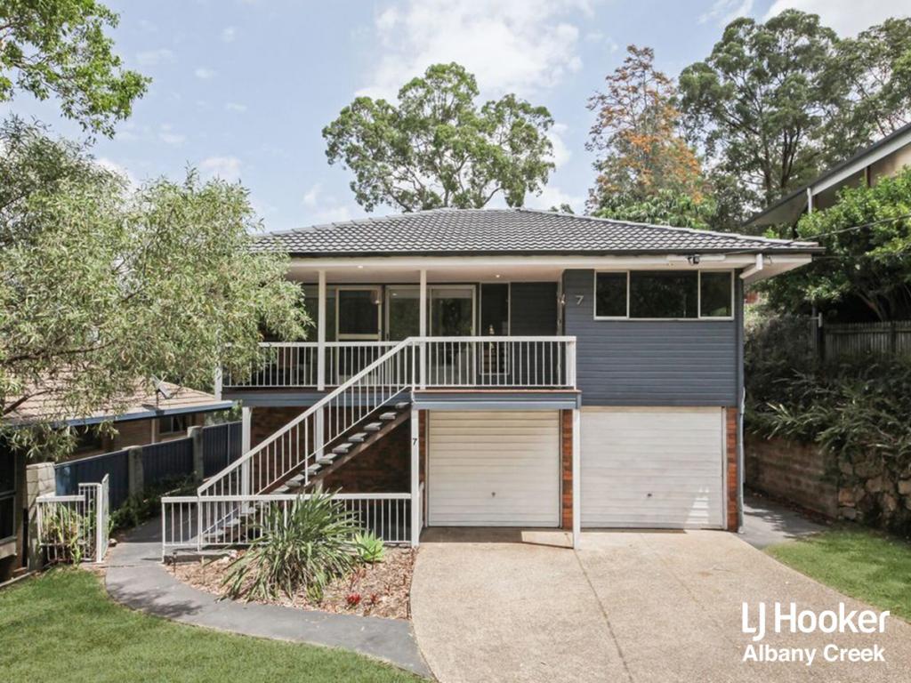 7 Camden Ct, Arana Hills, QLD 4054