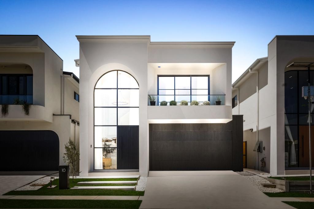 10 CASPIAN ST, BOX HILL, NSW 2765