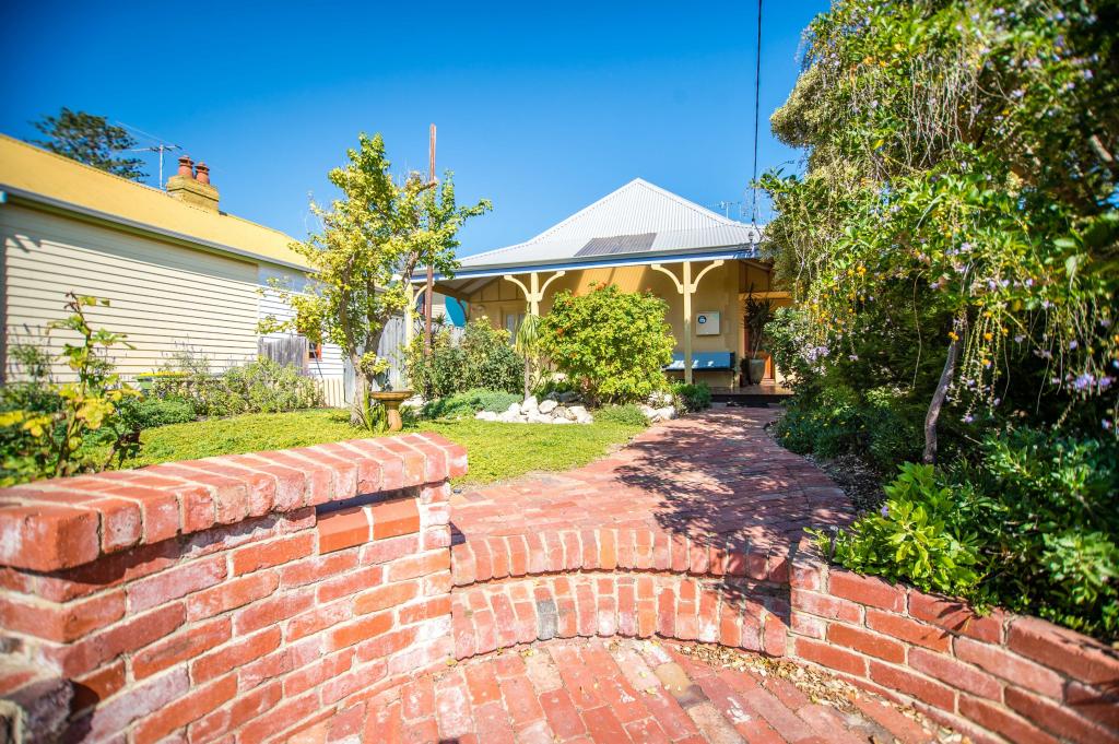 19A MCLAREN ST, SOUTH FREMANTLE, WA 6162