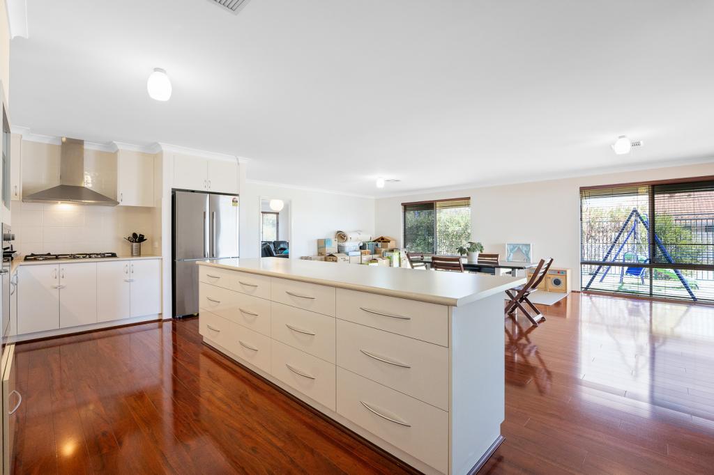 12 Korcula Ct, Lake Coogee, WA 6166