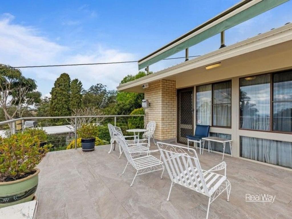 4 Boondi St, Mount Lofty, QLD 4350