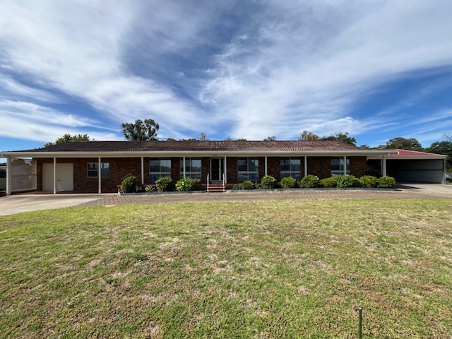 209 Nasmyth St, Young, NSW 2594