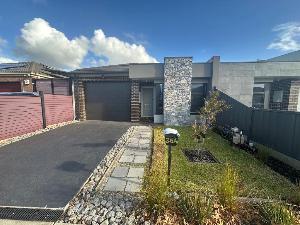 35a Hindmarsh Dr, Manor Lakes, VIC 3024