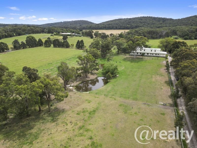 240 BROWN RD, PAKENHAM, VIC 3810