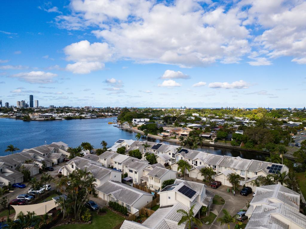 99/300 Cottesloe Dr, Mermaid Waters, QLD 4218