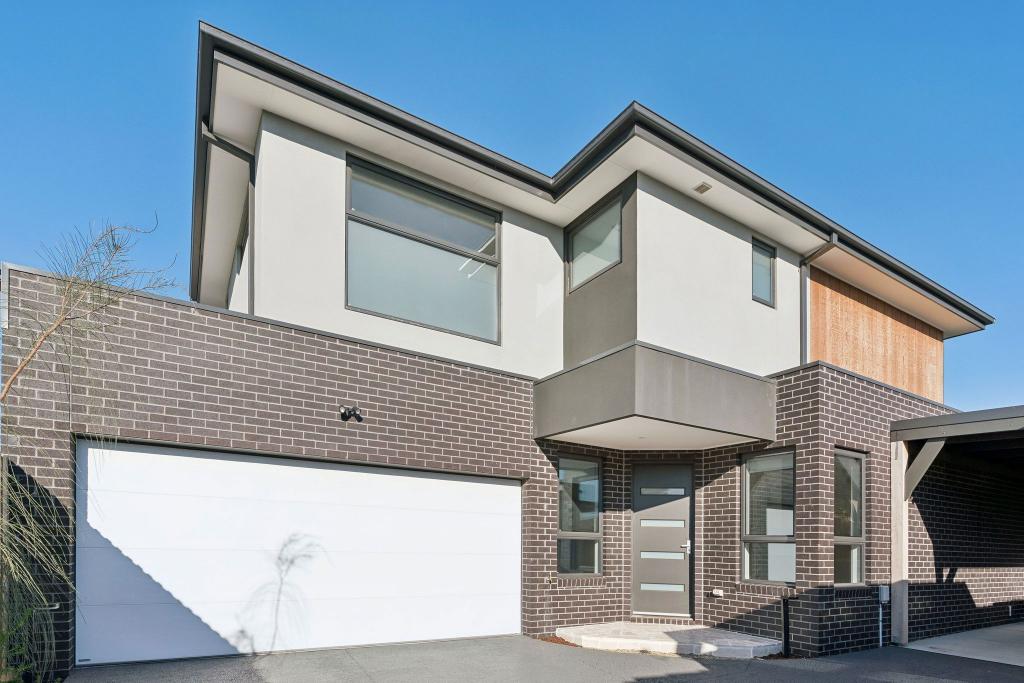 2/11 Lorraine Ave, Langwarrin, VIC 3910