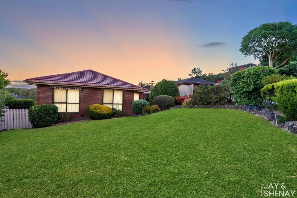 2 TUNLEY CL, ENDEAVOUR HILLS, VIC 3802