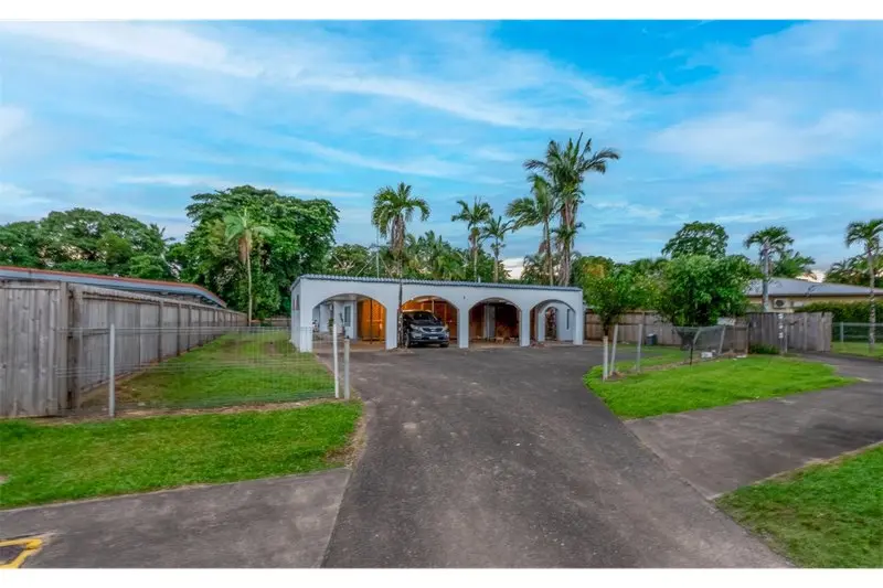 2/9 Sandown Cl, Woree, QLD 4868
