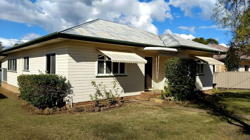 34 Murray St, Pittsworth, QLD 4356