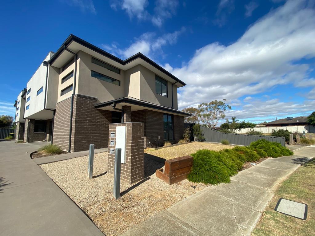 2/24 Tamarind Cres, Werribee, VIC 3030