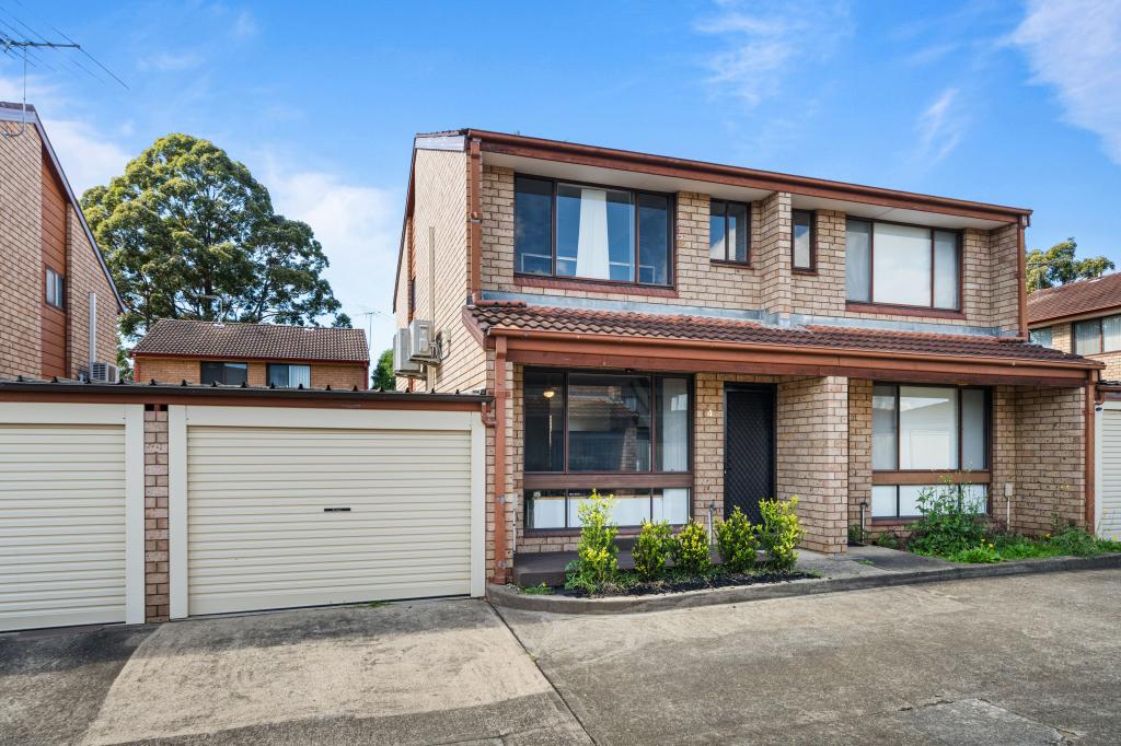 4/3 Amaranthus Pl, Macquarie Fields, NSW 2564