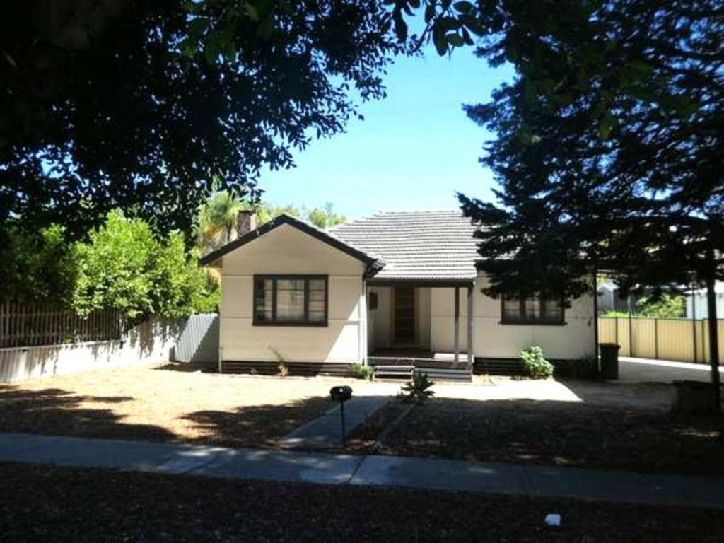 54 Medina Ave, Medina, WA 6167