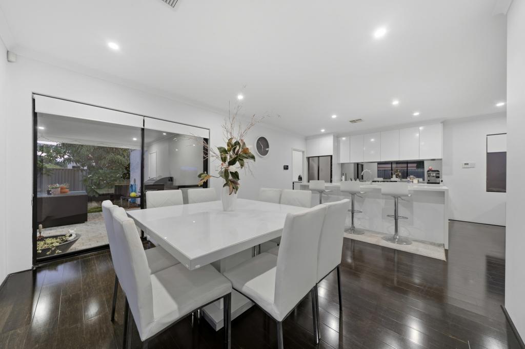 44 Leschenault Bvd, Lake Coogee, WA 6166
