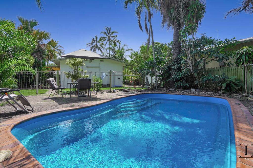 22 BARONIA CRES, HOLLOWAYS BEACH, QLD 4878