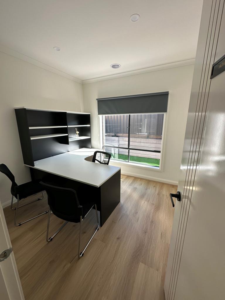 Room 1 + 2/52 Silvester Pde, Roxburgh Park, VIC 3064