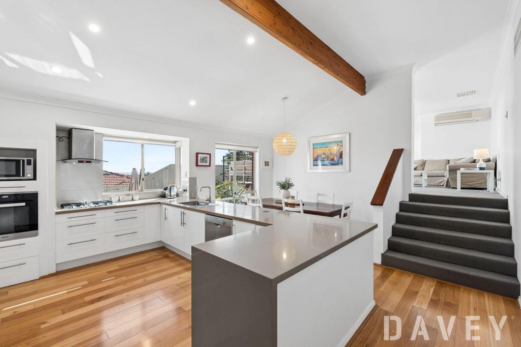 121 Waterford Dr, Hillarys, WA 6025